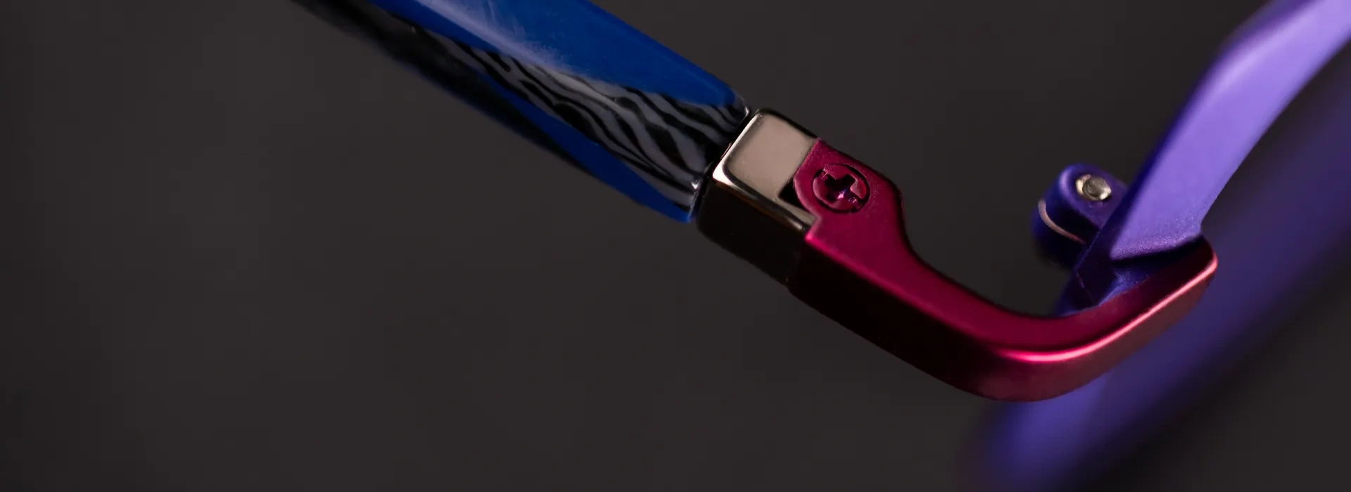 Detalj av en metallbåge