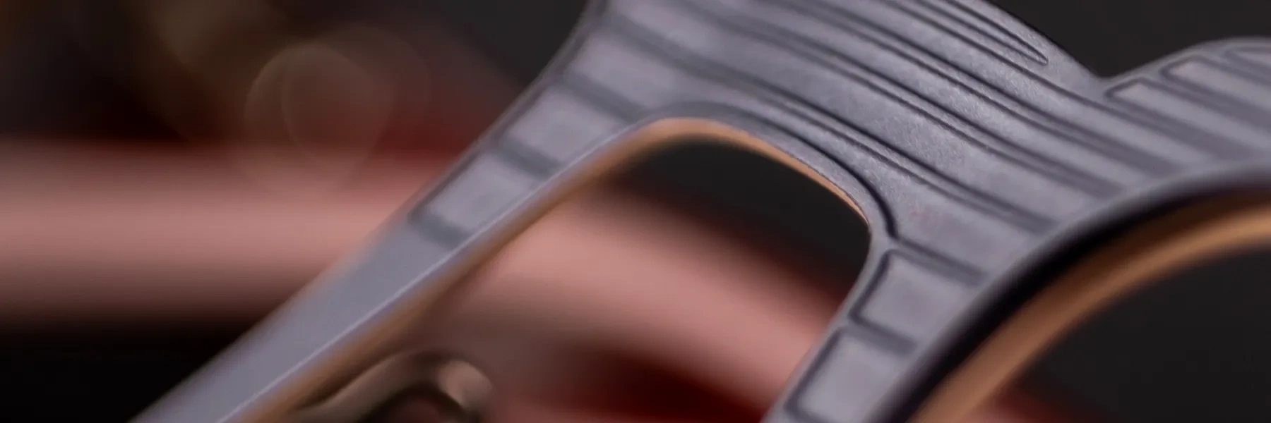 Detaljbild av en glasögonbåge från KunoQvist