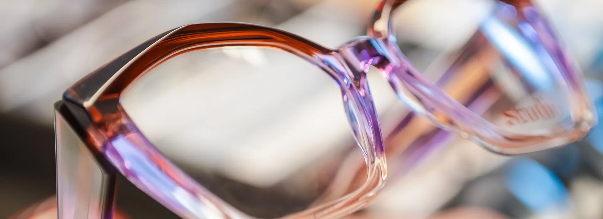 Studio Eyewear-båge i rött och lila